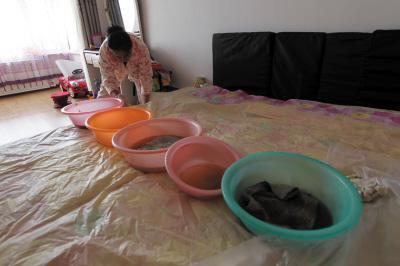 黄冈楼上漏水，住户失联，小区没物管，业主维权难！律师来支招……